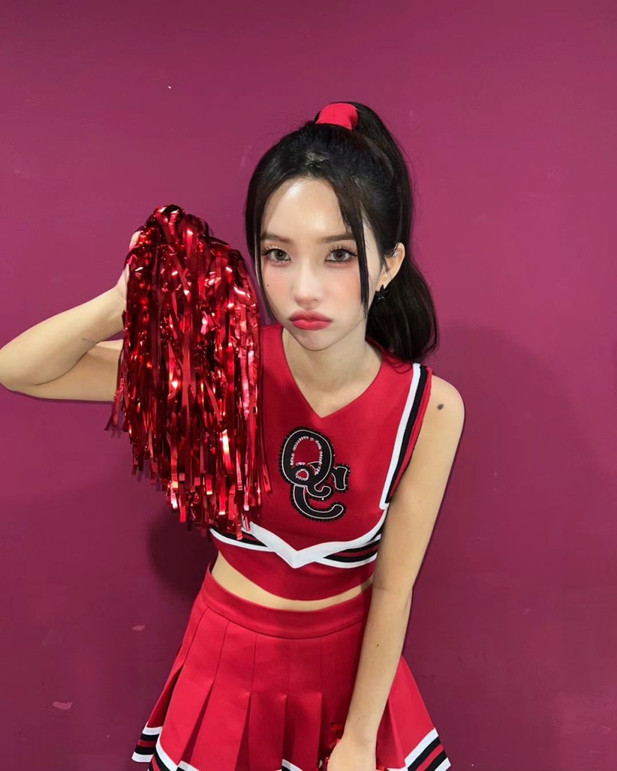 Jeon So-yeon, wearing a crown and charisma.. not like a princess but like a queen