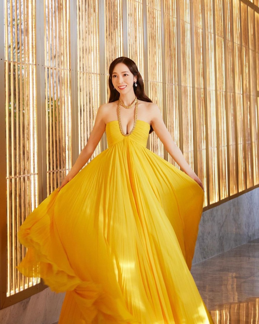 Jessica Jung, wearing a dazzling yellow dress and smiling... sexy + elegant
