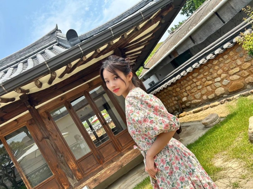 (G)I-DLE Jeon So-yeon, went to the race wearing a floral dress? Reversal of innocence