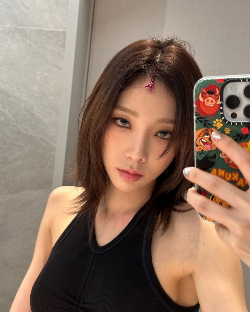 Taeyeon, when did you exercise so hard.. proud of your strong abs