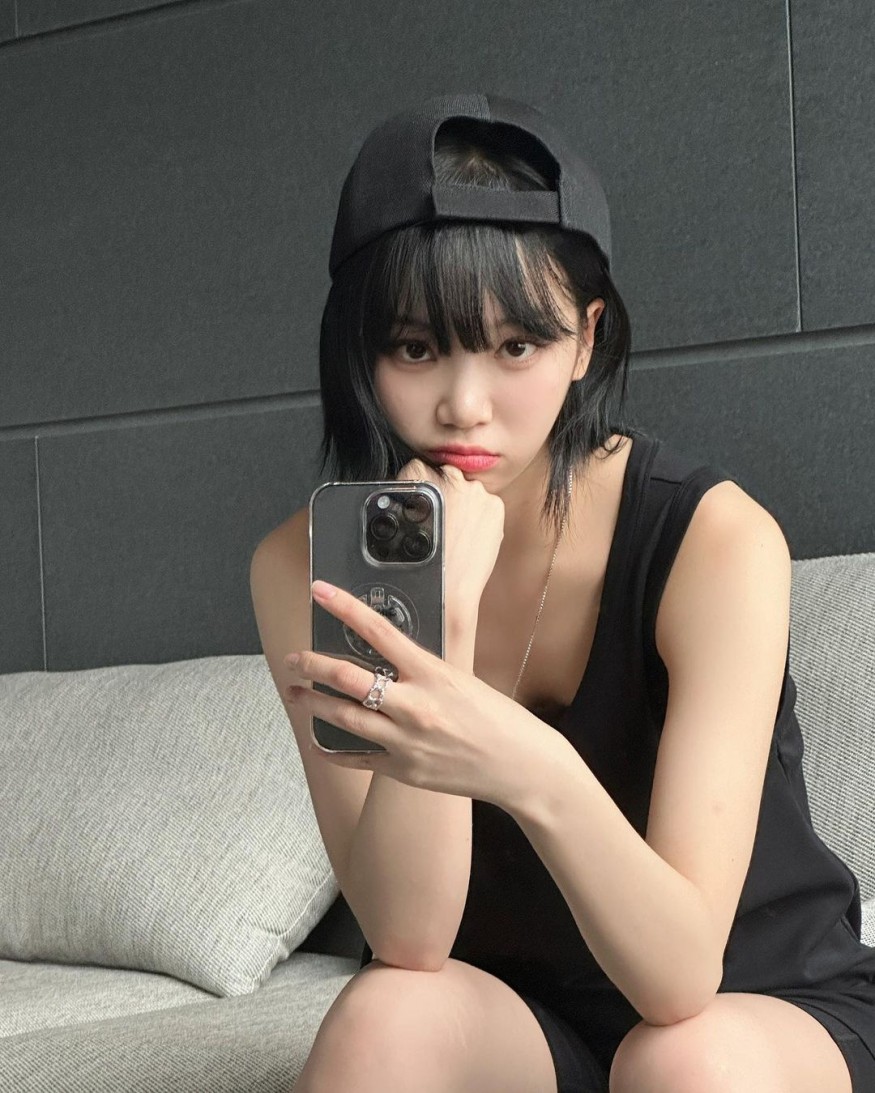 LE SSERAFIM Kim Chae-won, sexy + lovely... perfect visuals captivating fans