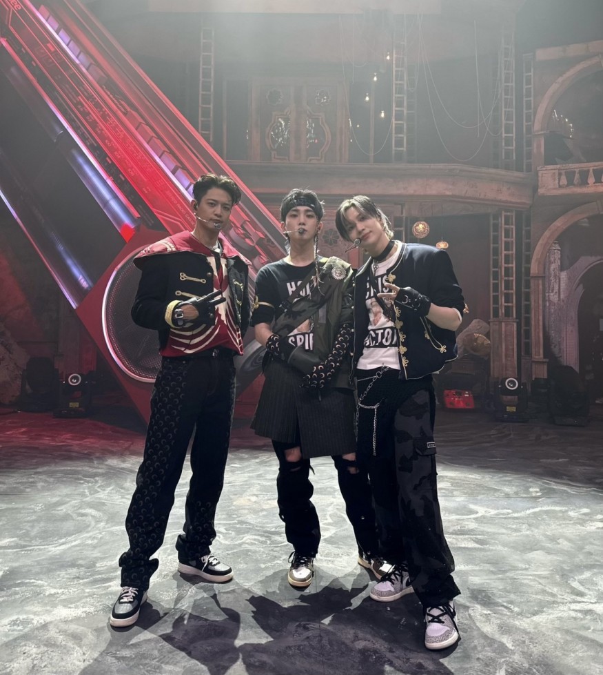 SHINee, this week's music sortie... trendy hip hop stage