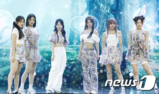 J.Y. Park joined hands with NMIXX… Aiming for 'Summer Queen' with Mix Pop