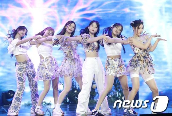 J.Y. Park joined hands with NMIXX… Aiming for 'Summer Queen' with Mix Pop