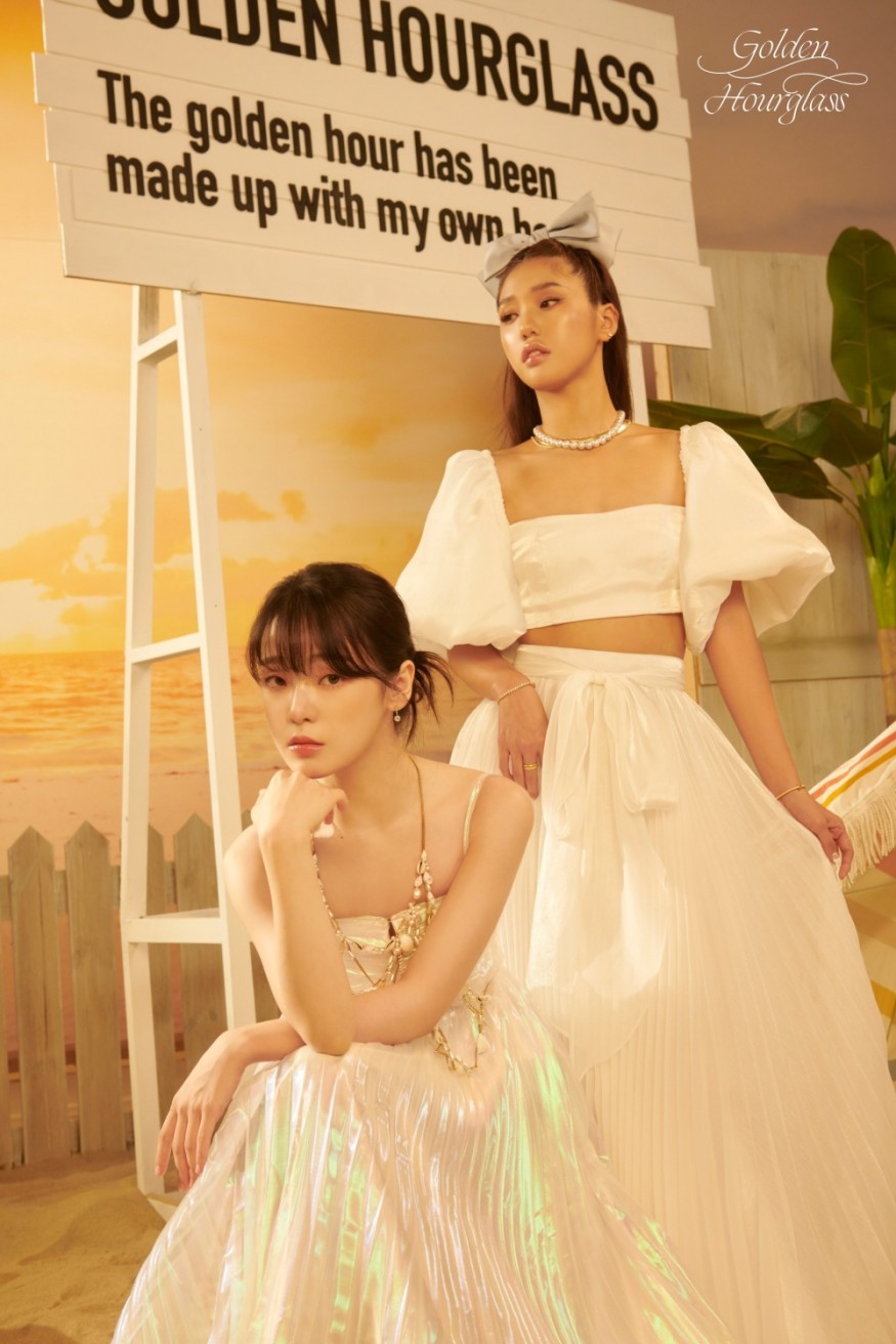 'Comeback' OH MY GIRL, 'Golden Hourglass' lyric poster open... unrivaled emotion
