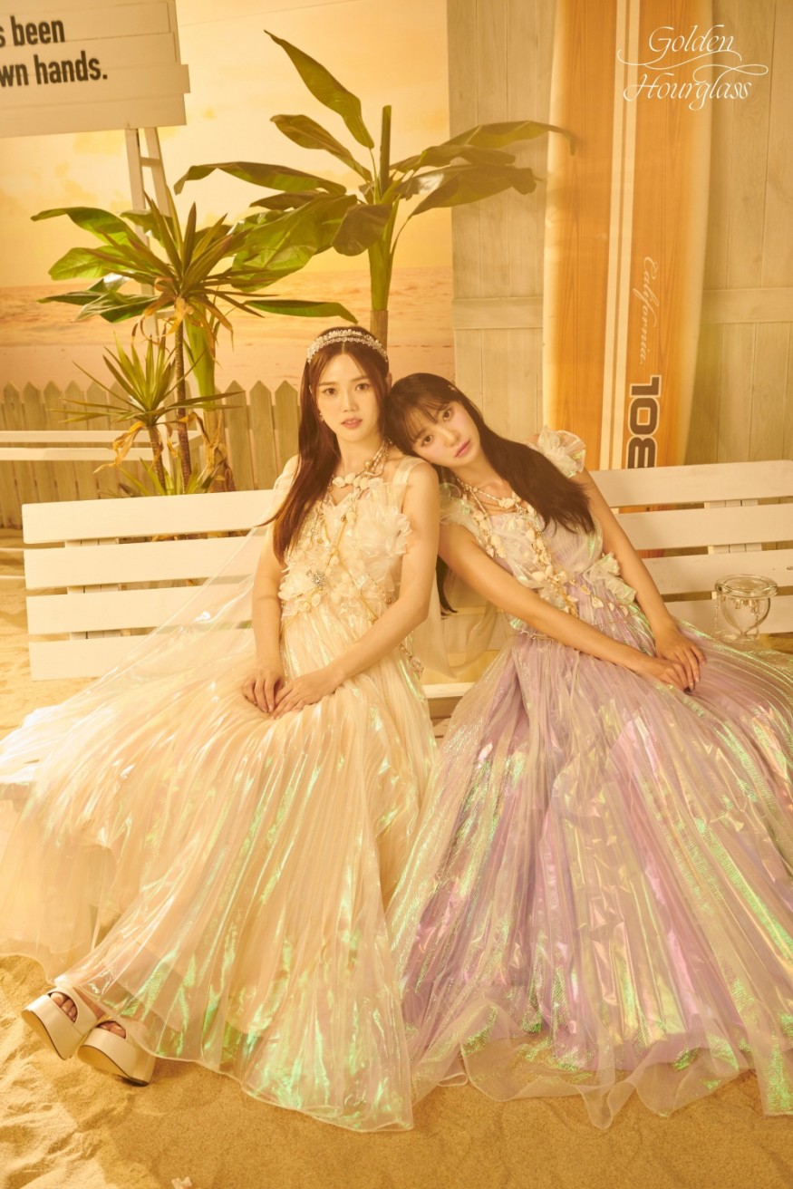 'Comeback' OH MY GIRL, 'Golden Hourglass' lyric poster open... unrivaled emotion
