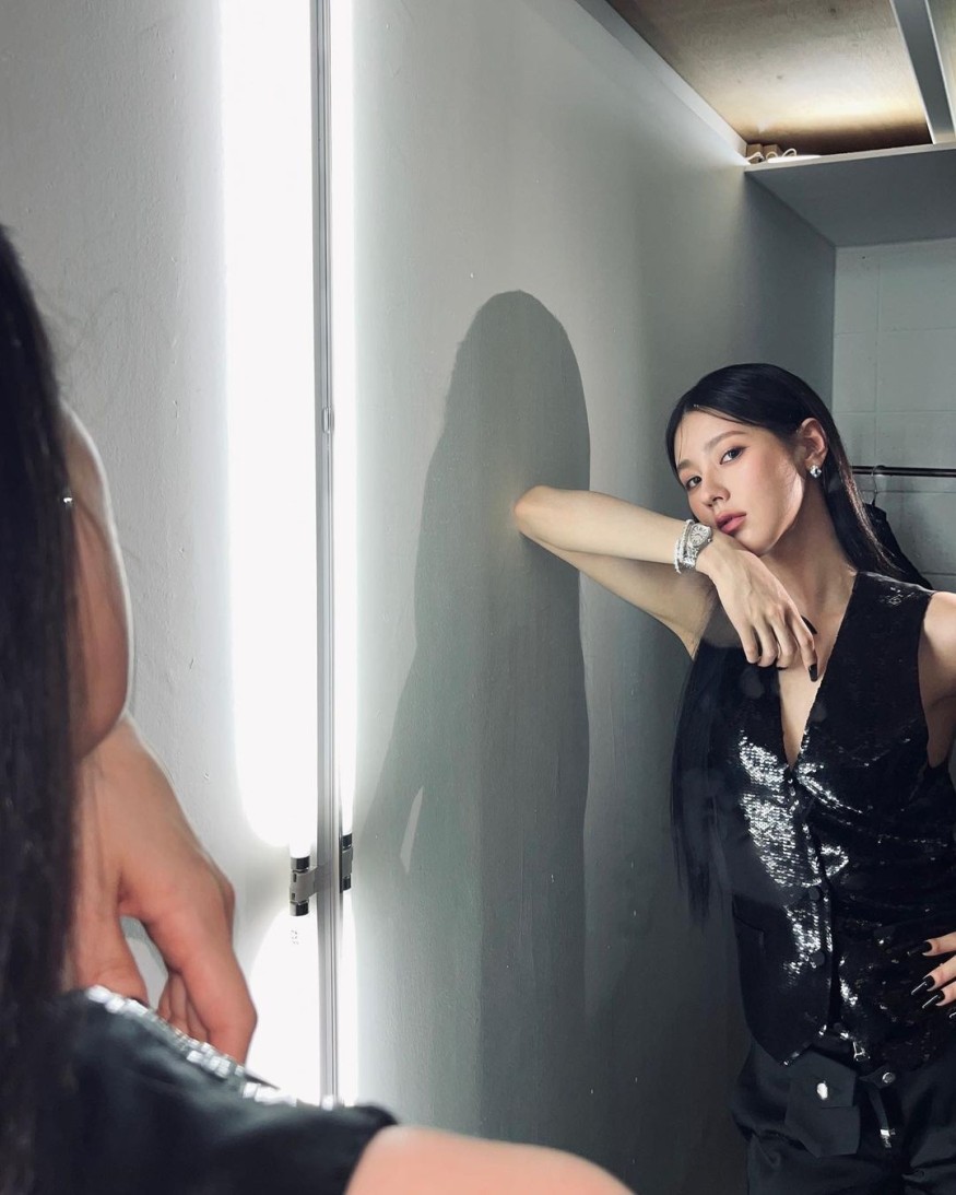 (G)I-DLE Mi-yeon, perfect all-black look