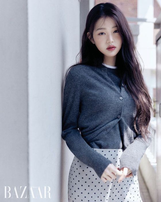 Jang Won-young, showing off her legs with the missing fashion of the bottom... To the neat atmosphere
