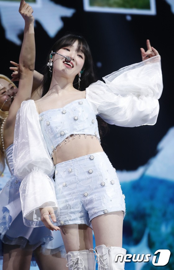 OH MY GIRL, Summer Queen is back