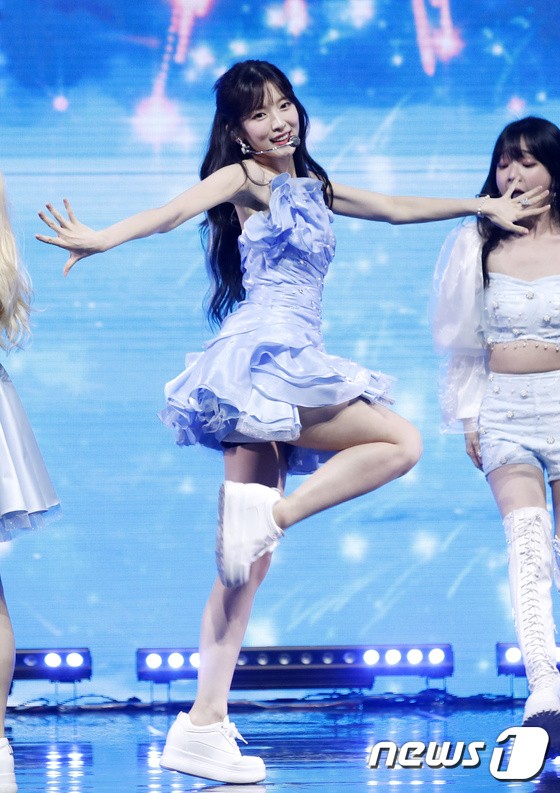 OH MY GIRL, Summer Queen is back