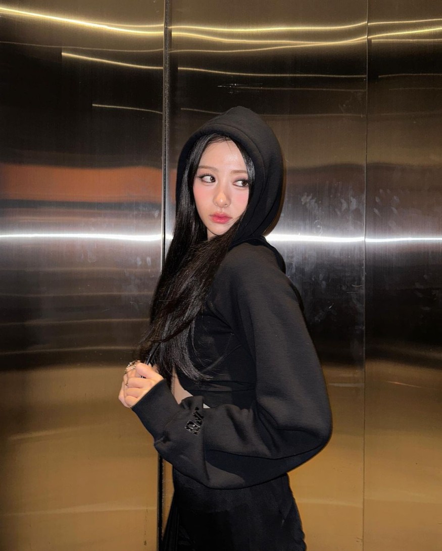 LE SSERAFIM Huh Yun-jin, surprise release of his own song… Singer-songwriter face