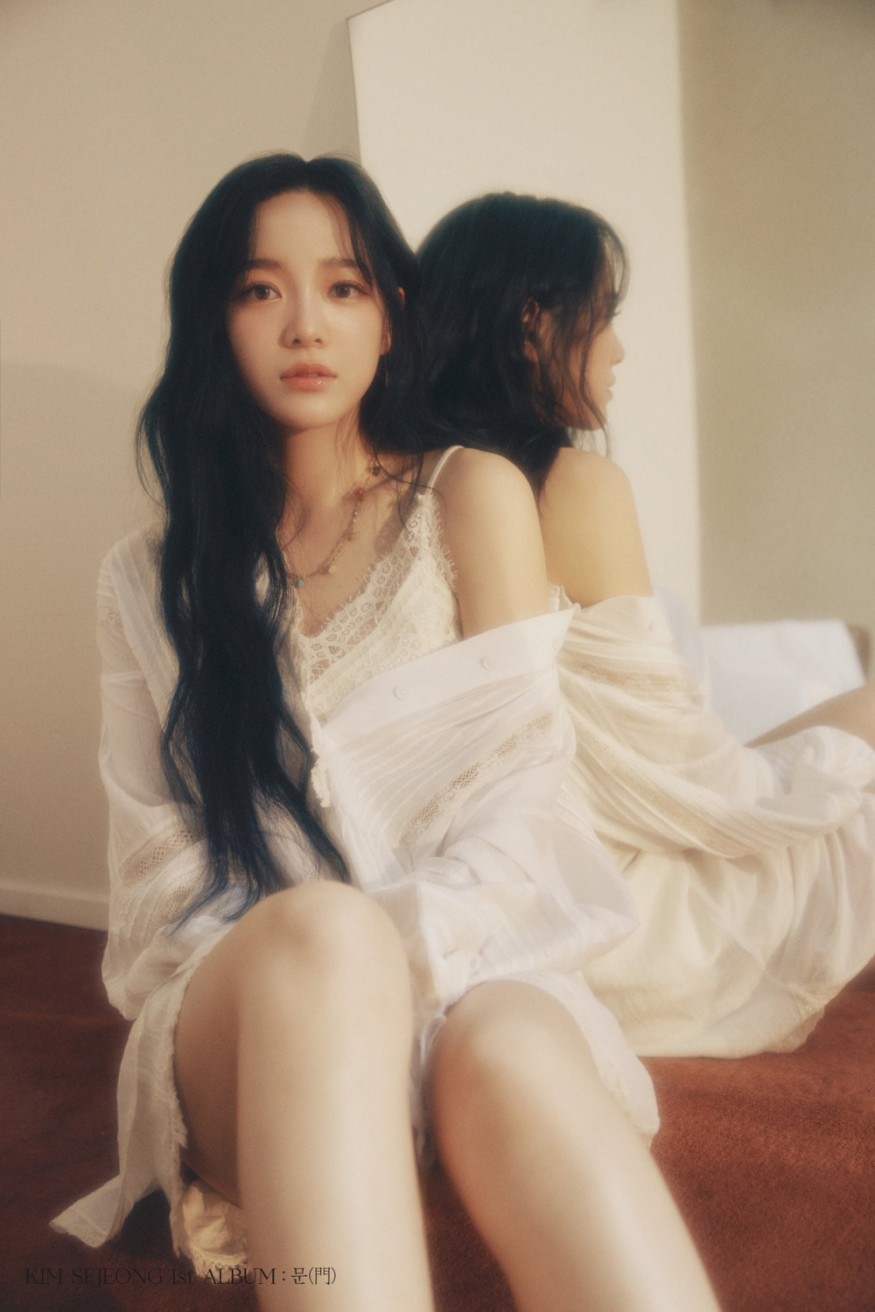 Kim Sejeong, new concept film released... provocative charisma