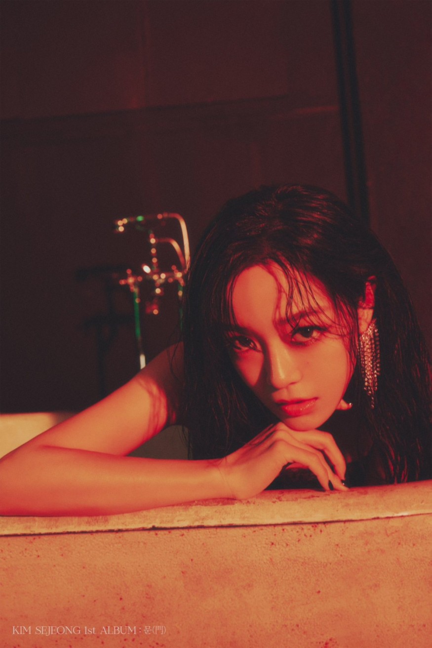 Kim Sejeong, new concept film released... provocative charisma