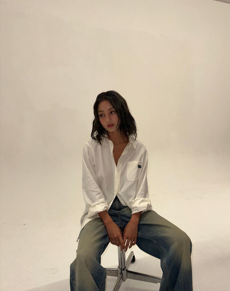 TWICE Jihyo, just wearing jeans and a shirt... Sexy
