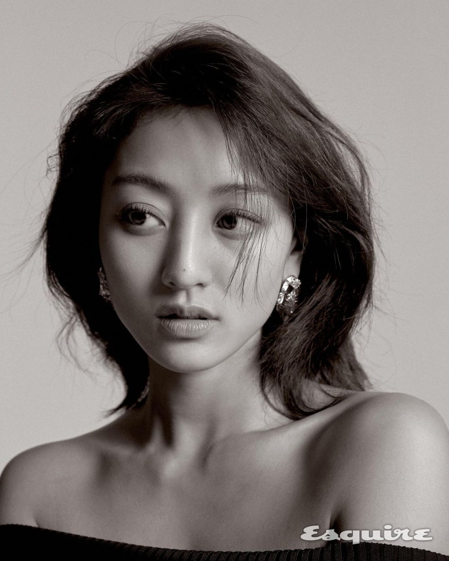 TWICE Jihyo, just wearing jeans and a shirt... Sexy
