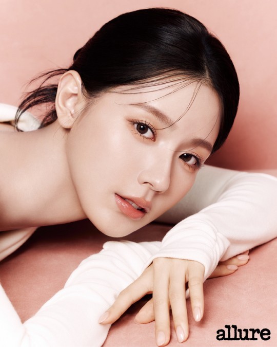 Face line that looks like a cut, Mi-yeon