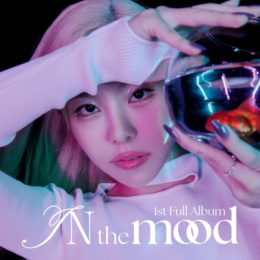 Mamamoo Whee In releases new mood film… Exuding sexy charisma