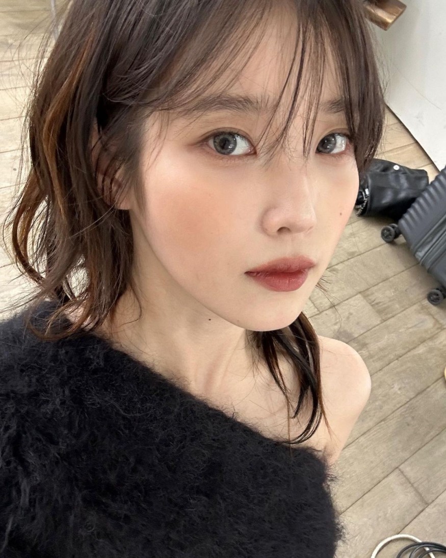 IU, from chic charm to innocent fairy... “Let’s get it in October too”