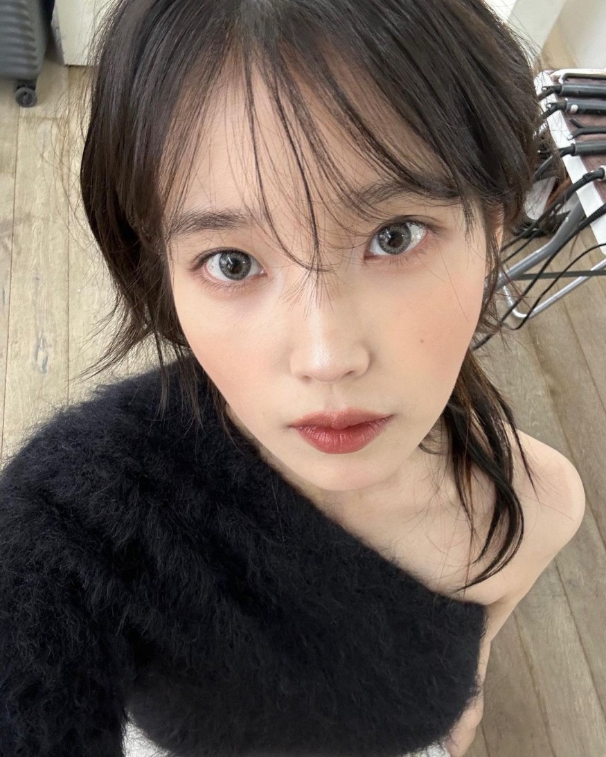 IU, from chic charm to innocent fairy... “Let’s get it in October too”