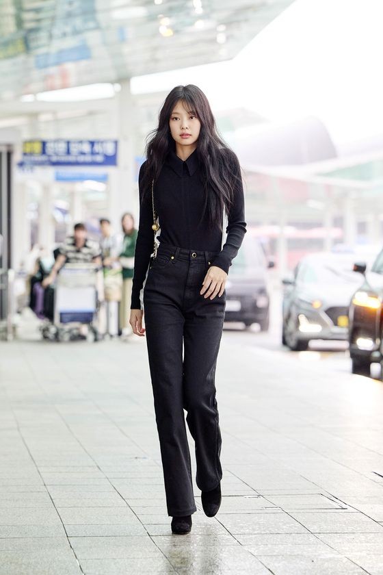 Jennie, skinny all-black airport fashion… ‘Human Chanel’ is here